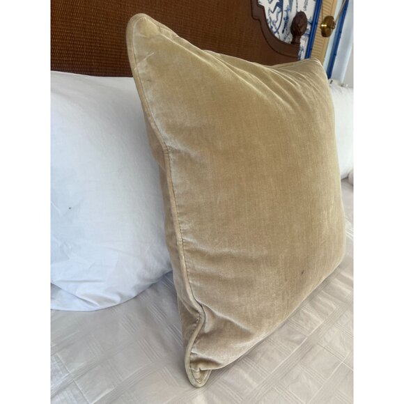 Luxurious Contemporary Cream 18" x 18" Velveteen Accent Pillow Self-Piped - Picture 3 of 7